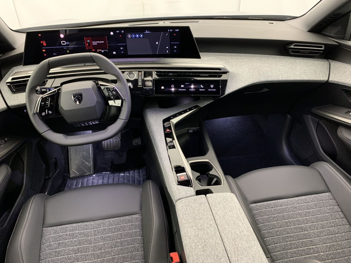 PEUGEOT 5008 Hybrid 145 e-DCS6 Allure