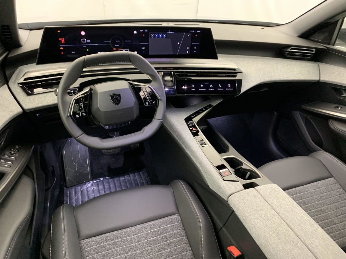 PEUGEOT 5008 Hybrid 145 e-DCS6 Allure