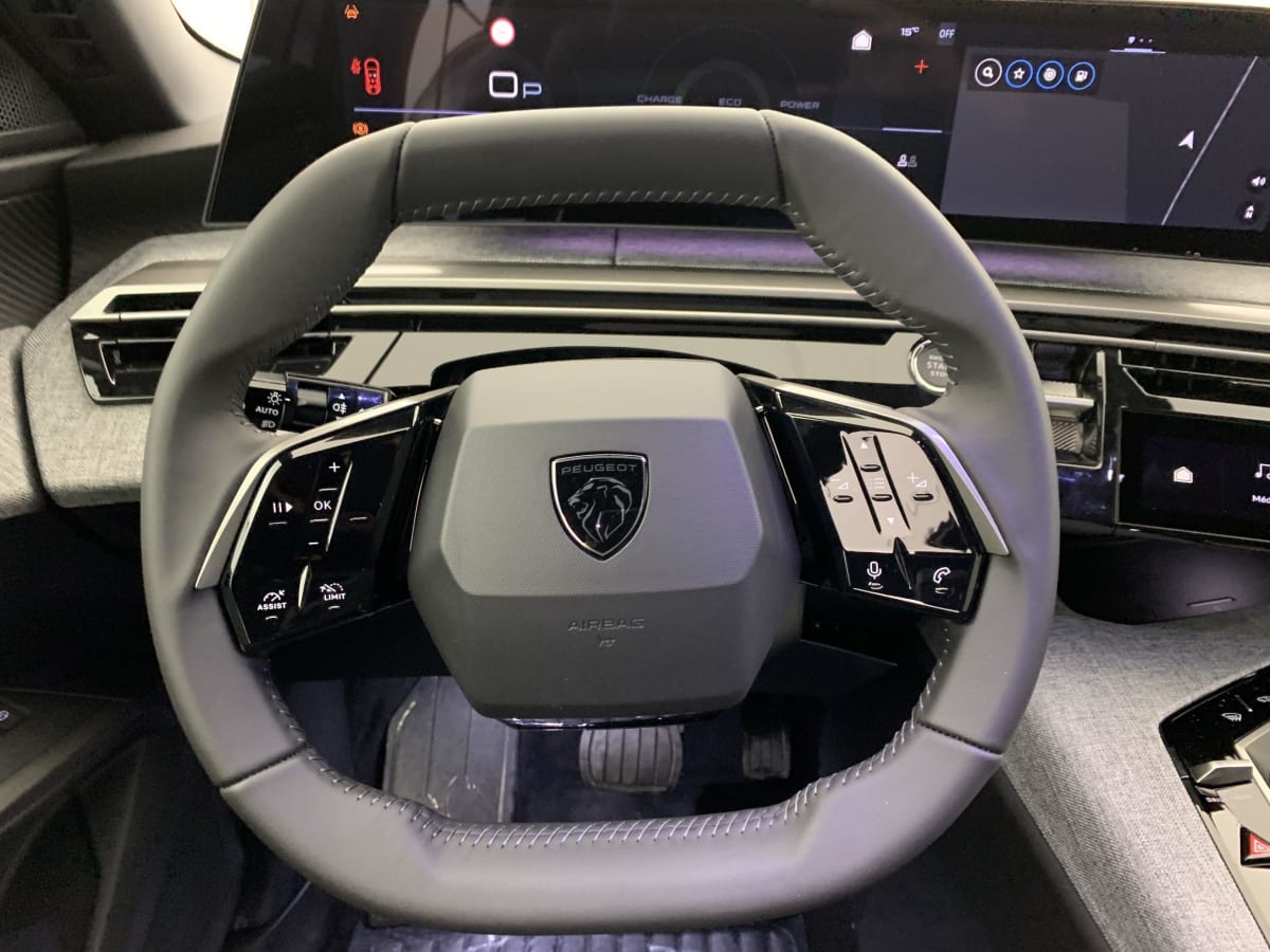 PEUGEOT 5008 Hybrid 145 e-DCS6 Allure