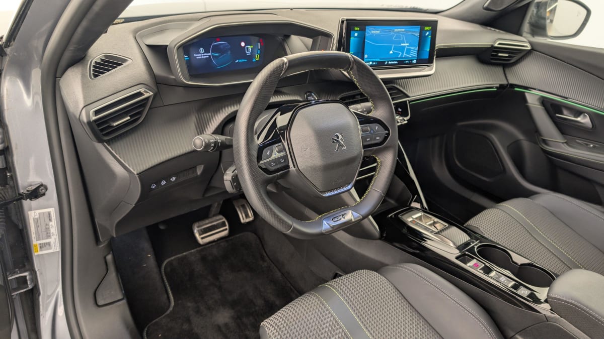 PEUGEOT 2008 ELECTRIQUE 136 ch GT