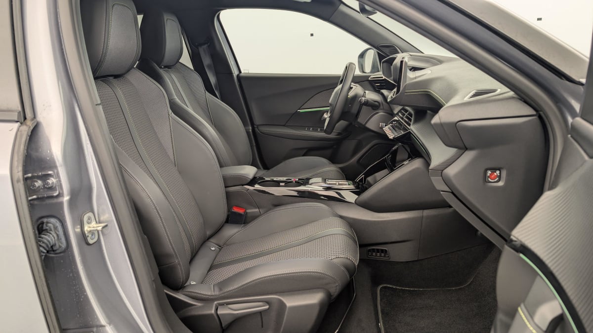 PEUGEOT 2008 ELECTRIQUE 136 ch GT
