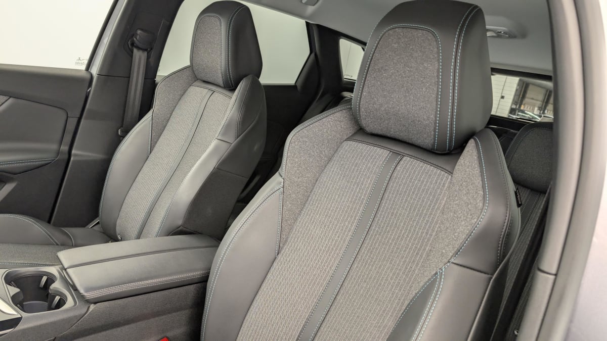 PEUGEOT 3008 Hybrid 225 e-EAT8 Allure Pack