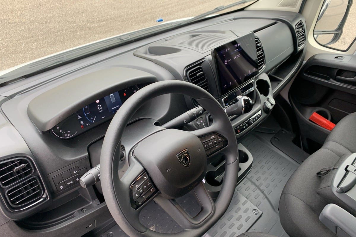 PEUGEOT BOXER TOLE 3.5 T L3H2 140 S S BVA8 + PACK TECHNO PREMIUM + PACK CHANTIER + CAMÉRA