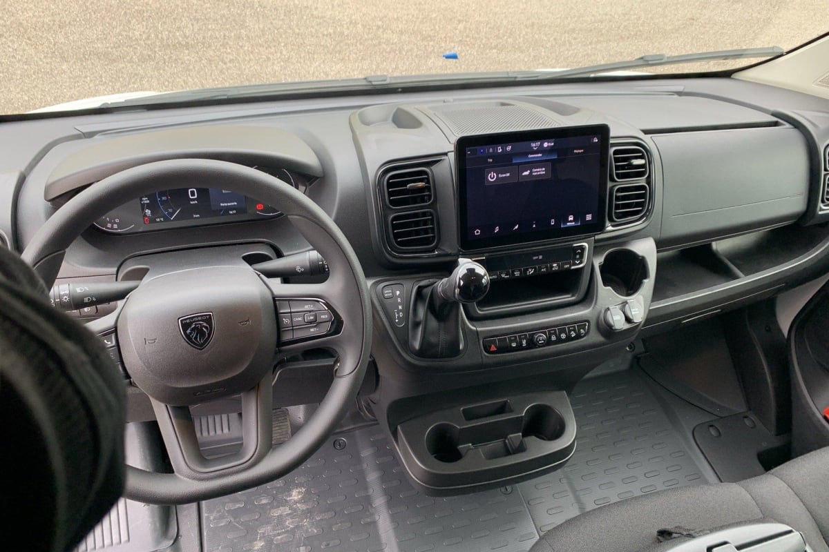 PEUGEOT BOXER TOLE 3.5 T L3H2 140 S S BVA8 + PACK TECHNO PREMIUM + PACK CHANTIER + CAMÉRA