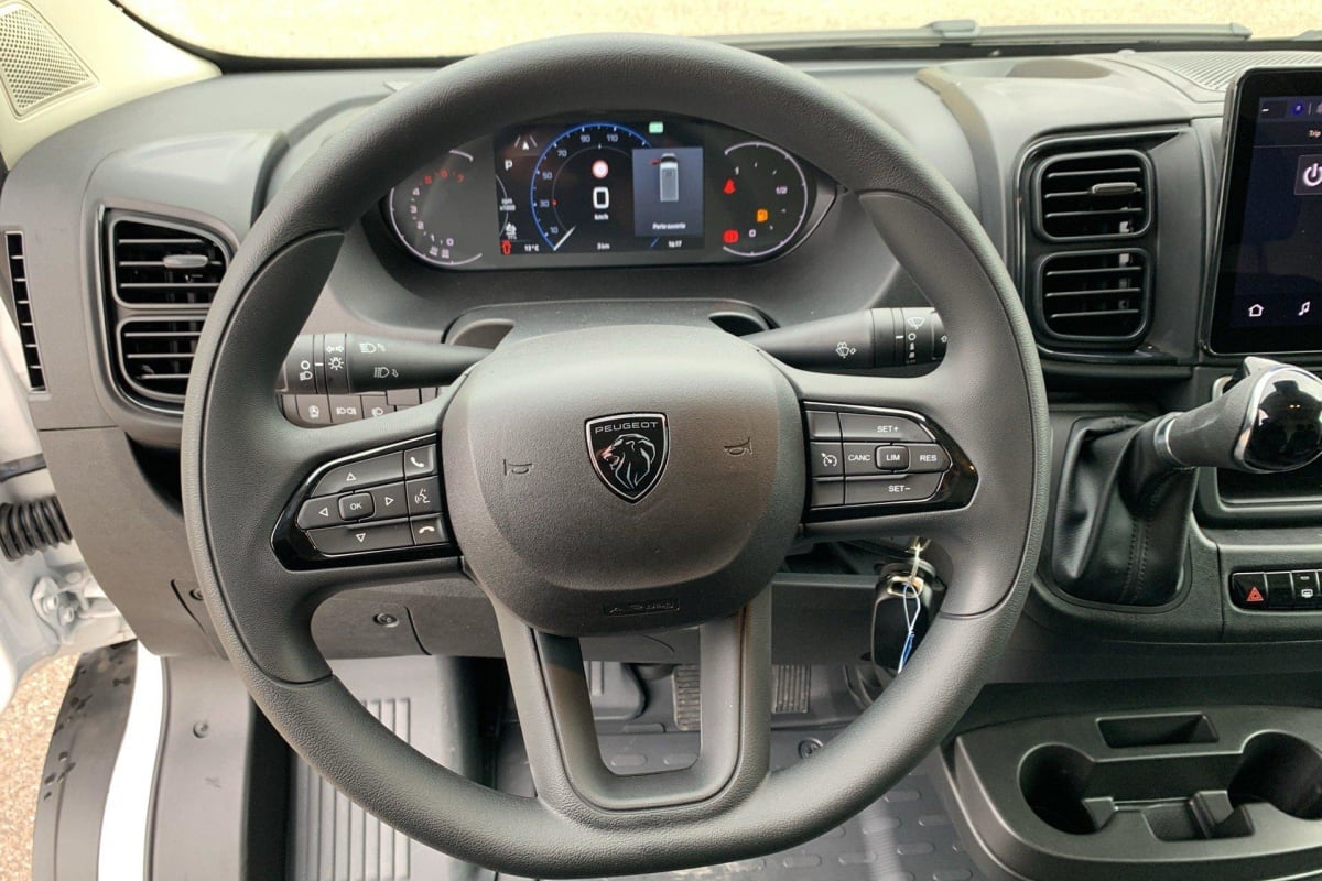 PEUGEOT BOXER TOLE 3.5 T L3H2 140 S S BVA8 + PACK TECHNO PREMIUM + PACK CHANTIER + CAMÉRA