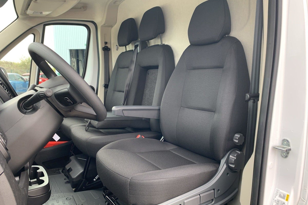 PEUGEOT BOXER TOLE 3.5 T L3H2 140 S S BVA8 + PACK TECHNO PREMIUM + PACK CHANTIER + CAMÉRA