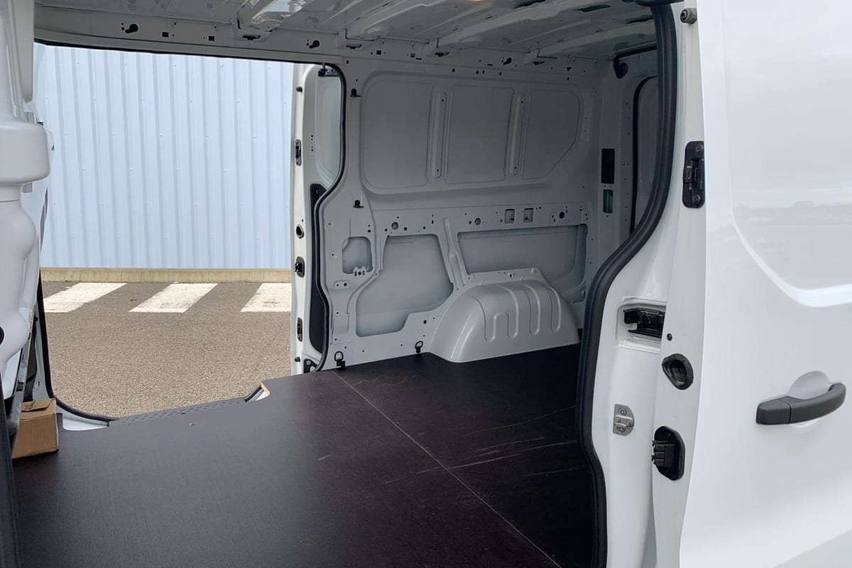 RENAULT TRAFIC L2H1 3T BLUE DCI 150 GSR2 ADVANCE + ATTELAGE + CAMERA + 2 PORTES LATERALES + PLANCHER BOIS + ANGLES MORTS