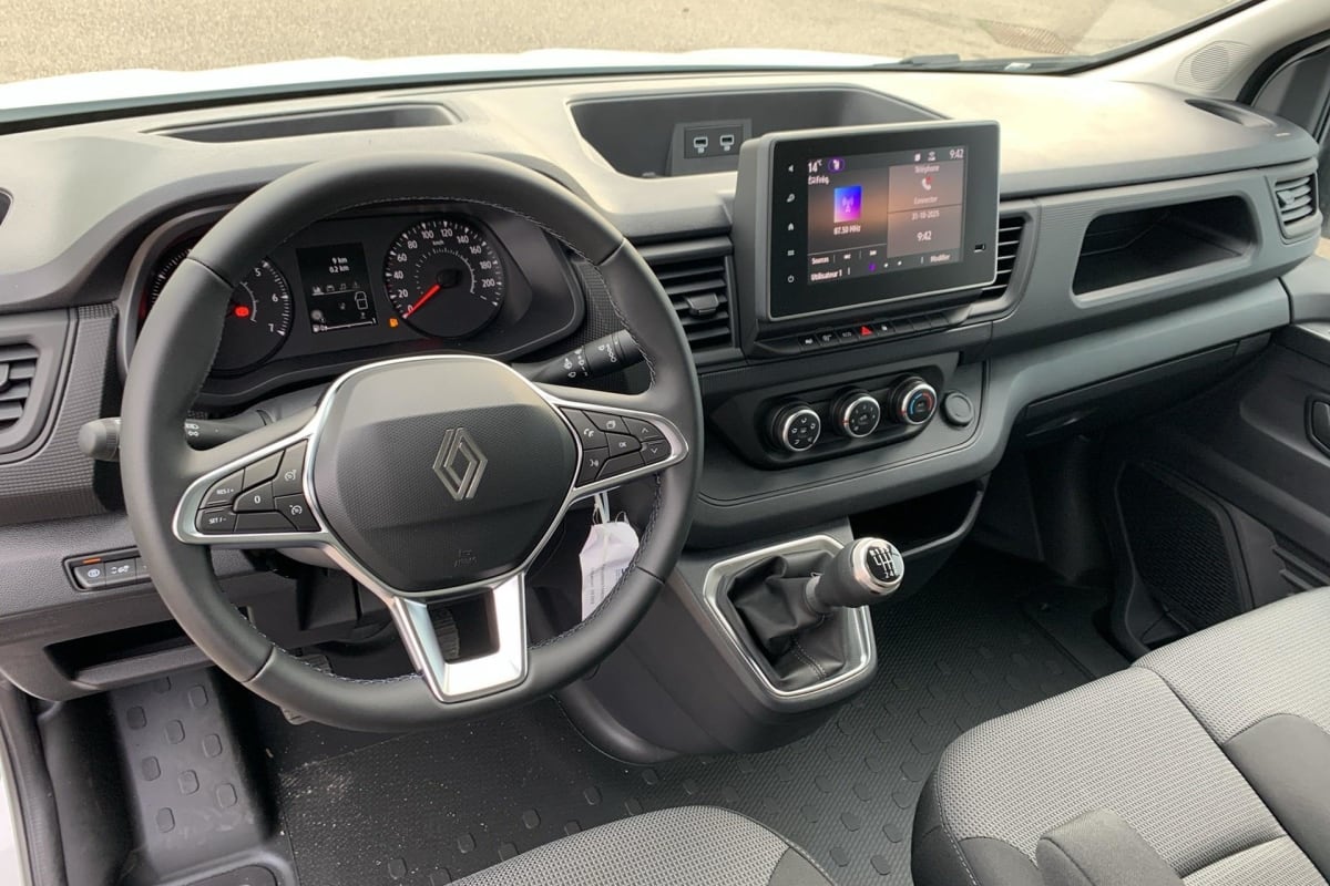 RENAULT TRAFIC L2H1 3T BLUE DCI 150 GSR2 ADVANCE + ATTELAGE + CAMERA + 2 PORTES LATERALES + PLANCHER BOIS + ANGLES MORTS