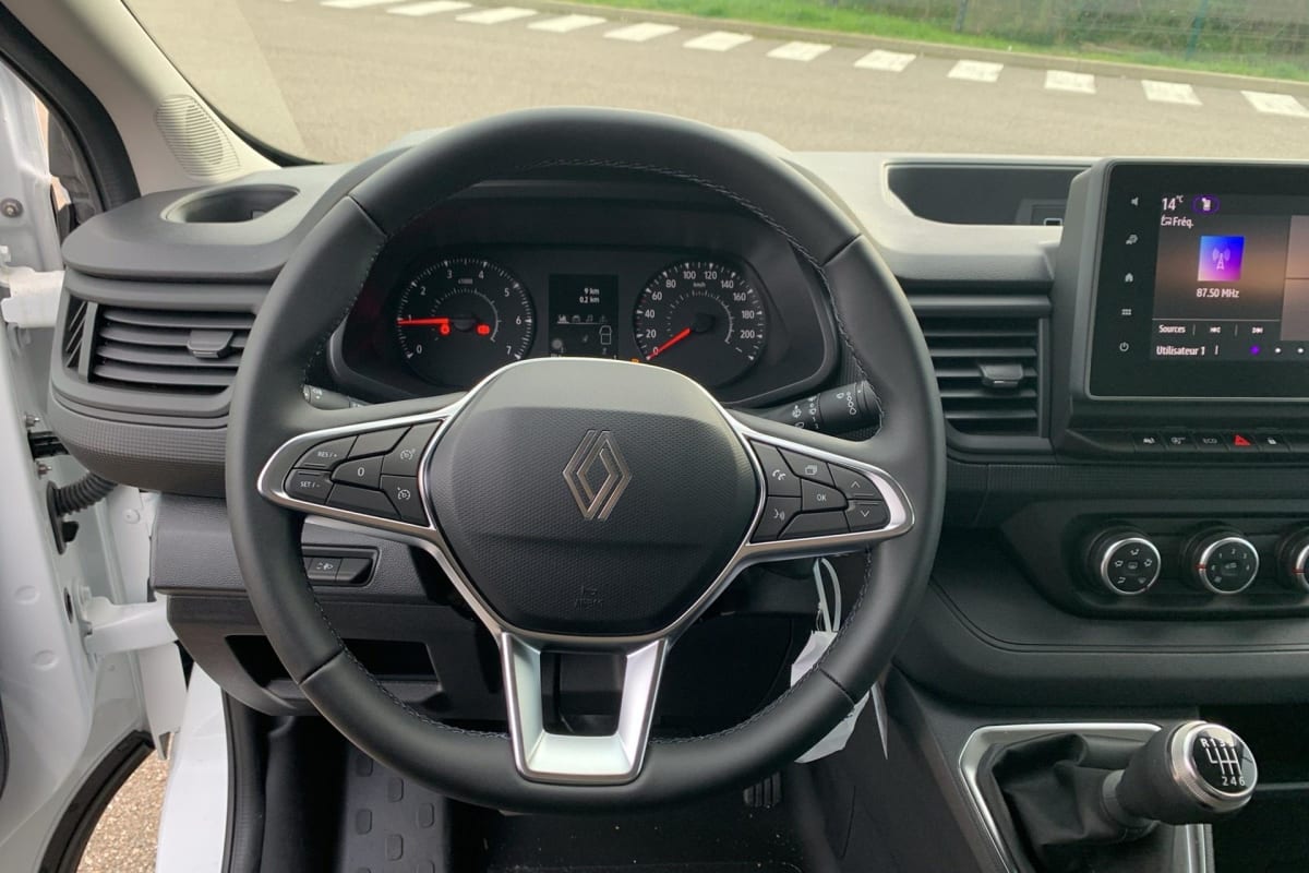 RENAULT TRAFIC L2H1 3T BLUE DCI 150 GSR2 ADVANCE + ATTELAGE + CAMERA + 2 PORTES LATERALES + PLANCHER BOIS + ANGLES MORTS