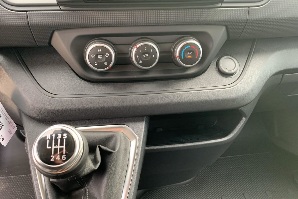 RENAULT TRAFIC L2H1 3T BLUE DCI 150 GSR2 ADVANCE + ATTELAGE + CAMERA + 2 PORTES LATERALES + PLANCHER BOIS + ANGLES MORTS