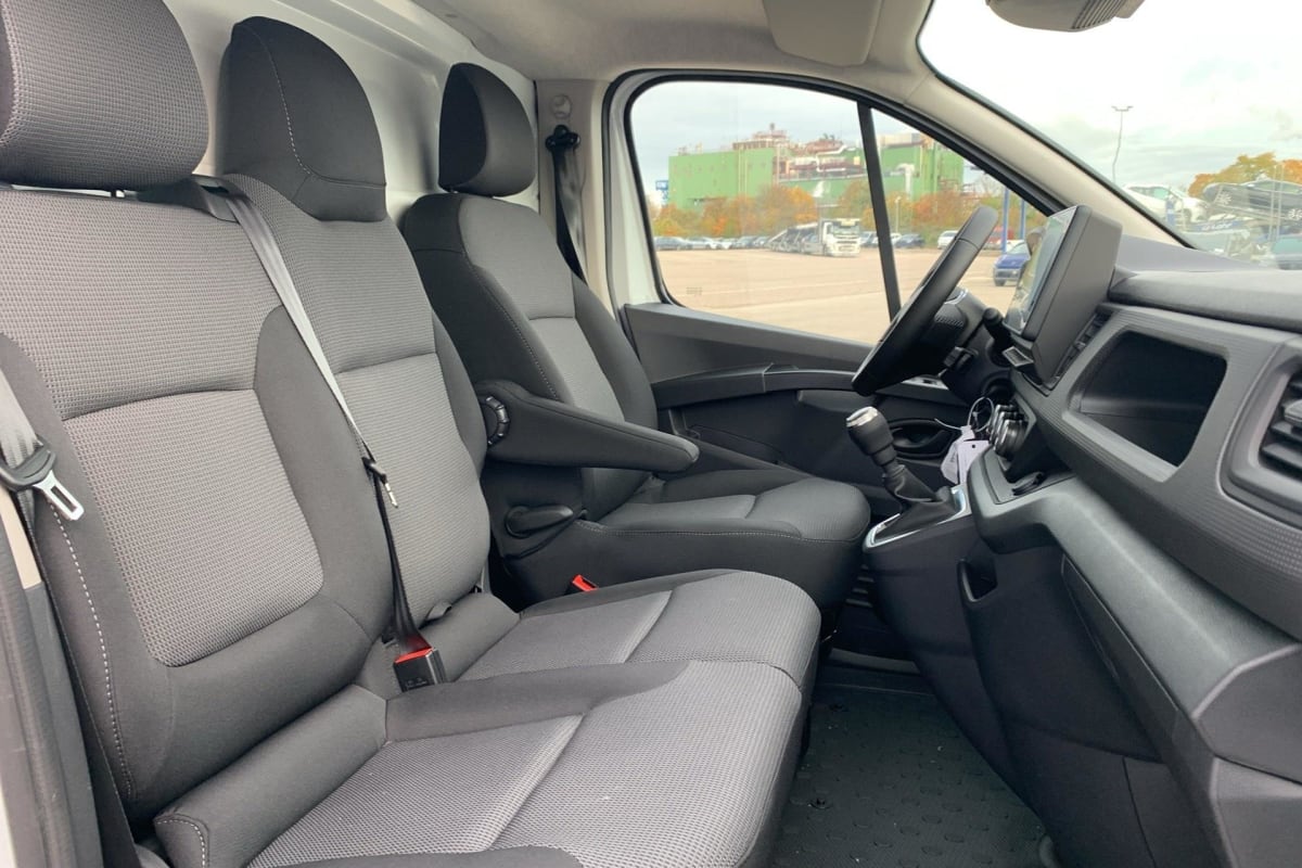 RENAULT TRAFIC L2H1 3T BLUE DCI 150 GSR2 ADVANCE + ATTELAGE + CAMERA + 2 PORTES LATERALES + PLANCHER BOIS + ANGLES MORTS