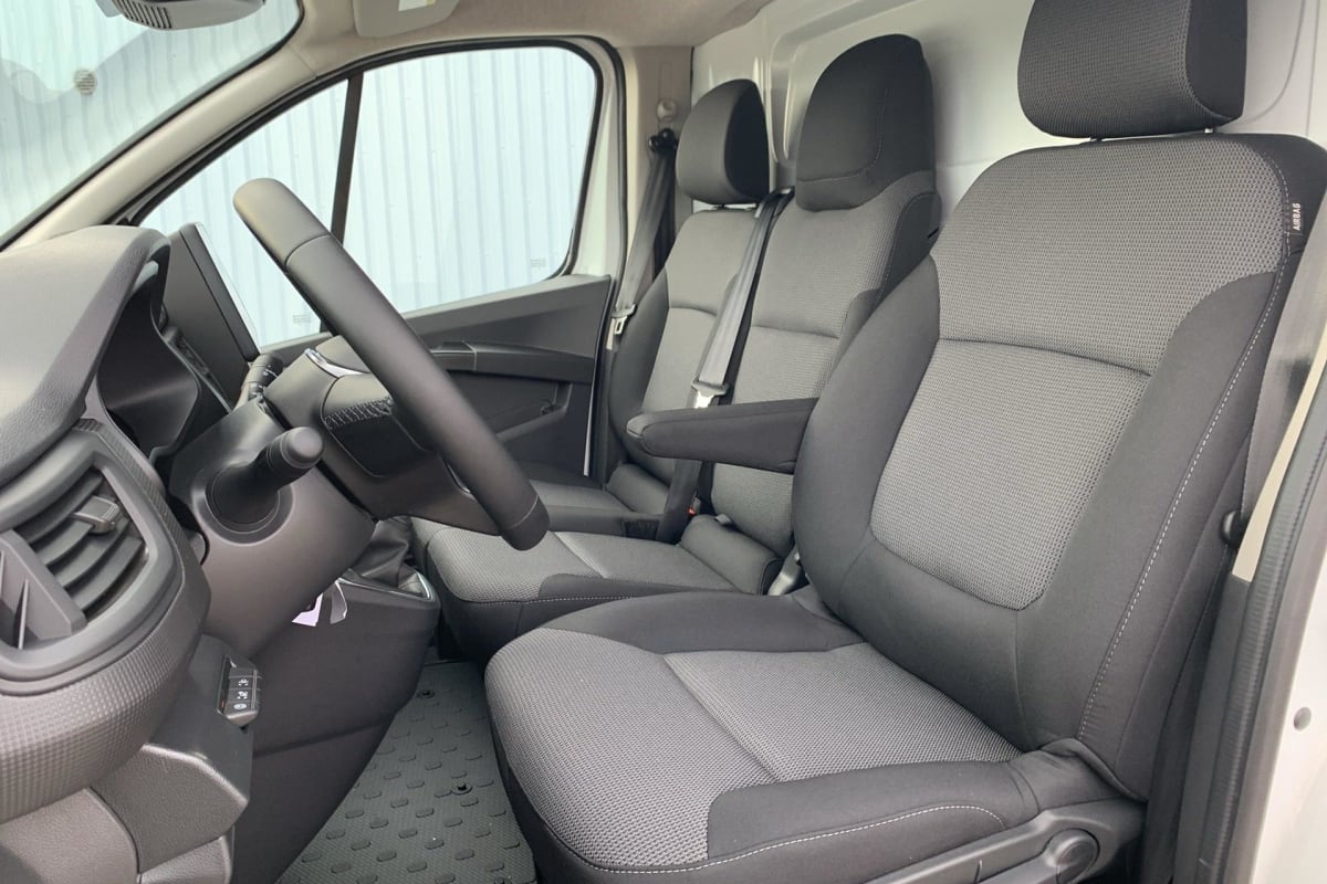 RENAULT TRAFIC L2H1 3T BLUE DCI 150 GSR2 ADVANCE + ATTELAGE + CAMERA + 2 PORTES LATERALES + PLANCHER BOIS + ANGLES MORTS