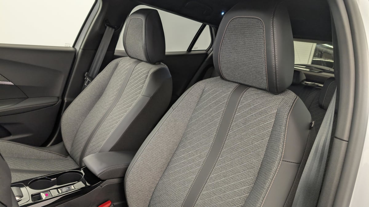 PEUGEOT 2008 Hybrid 136 e-DCS6 Allure