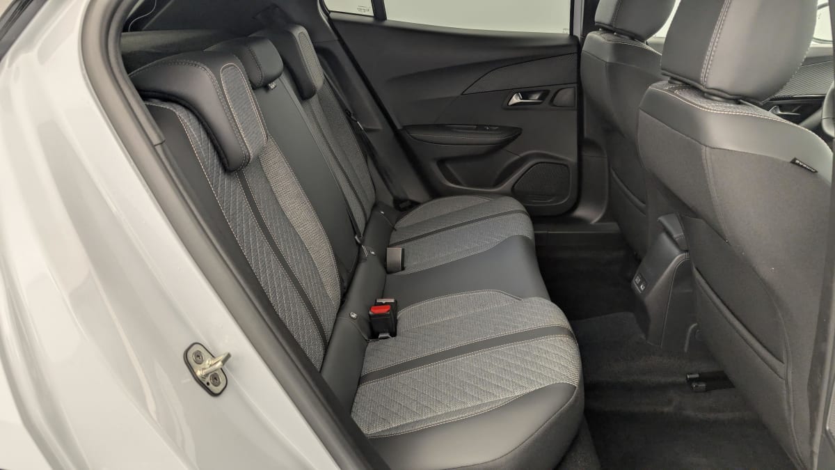 PEUGEOT 2008 Hybrid 136 e-DCS6 Allure