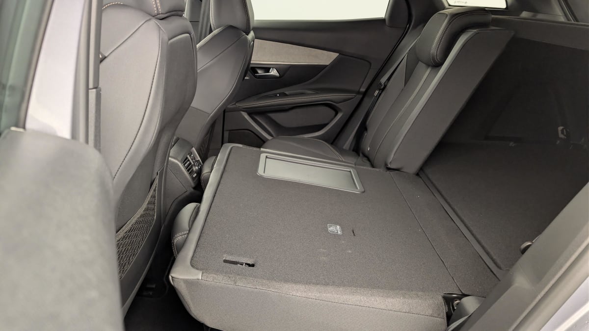 PEUGEOT 3008 Hybrid 136 e-DCS6 GT