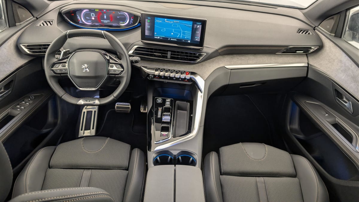 PEUGEOT 3008 Hybrid 136 e-DCS6 GT