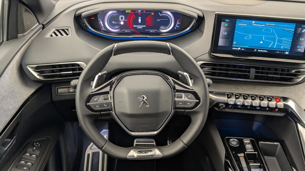 PEUGEOT 3008 Hybrid 136 e-DCS6 GT