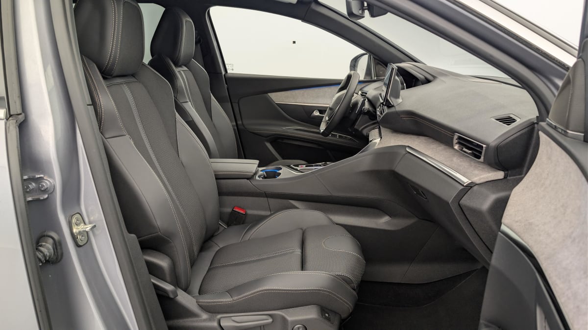 PEUGEOT 3008 Hybrid 136 e-DCS6 GT