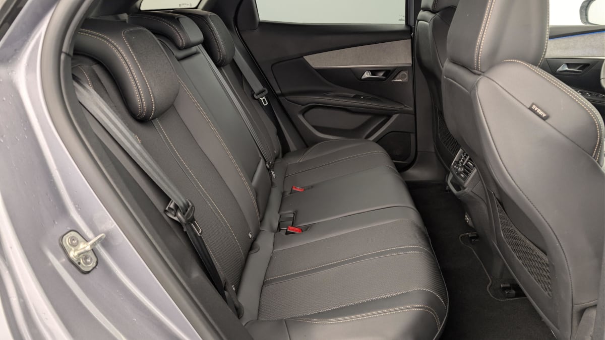 PEUGEOT 3008 Hybrid 136 e-DCS6 GT