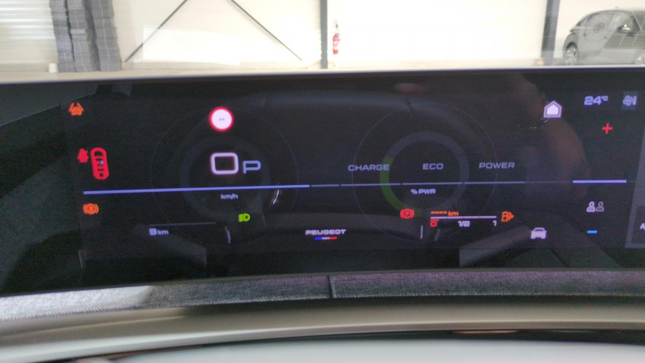 PEUGEOT 3008  HYBRID 136 E-DCS6 ALLURE SUREQUIPE