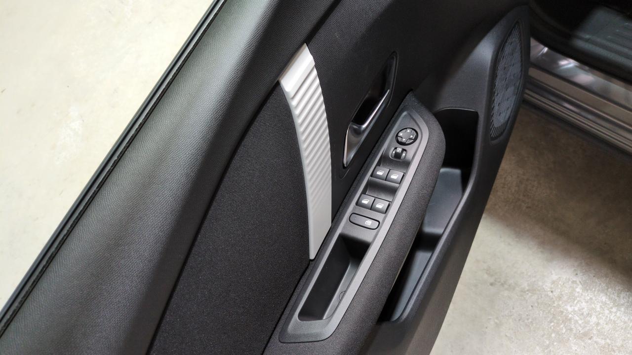 CITROEN C4  HYBRIDE 145 E-DCS6 PLUS + SIEGES CHAUFFANTS