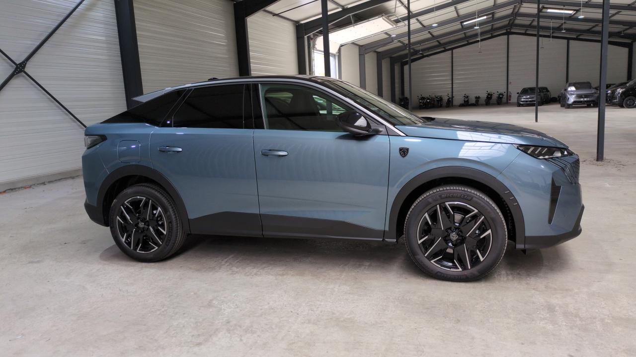 PEUGEOT 3008  HYBRID 136 E-DCS6 GT
