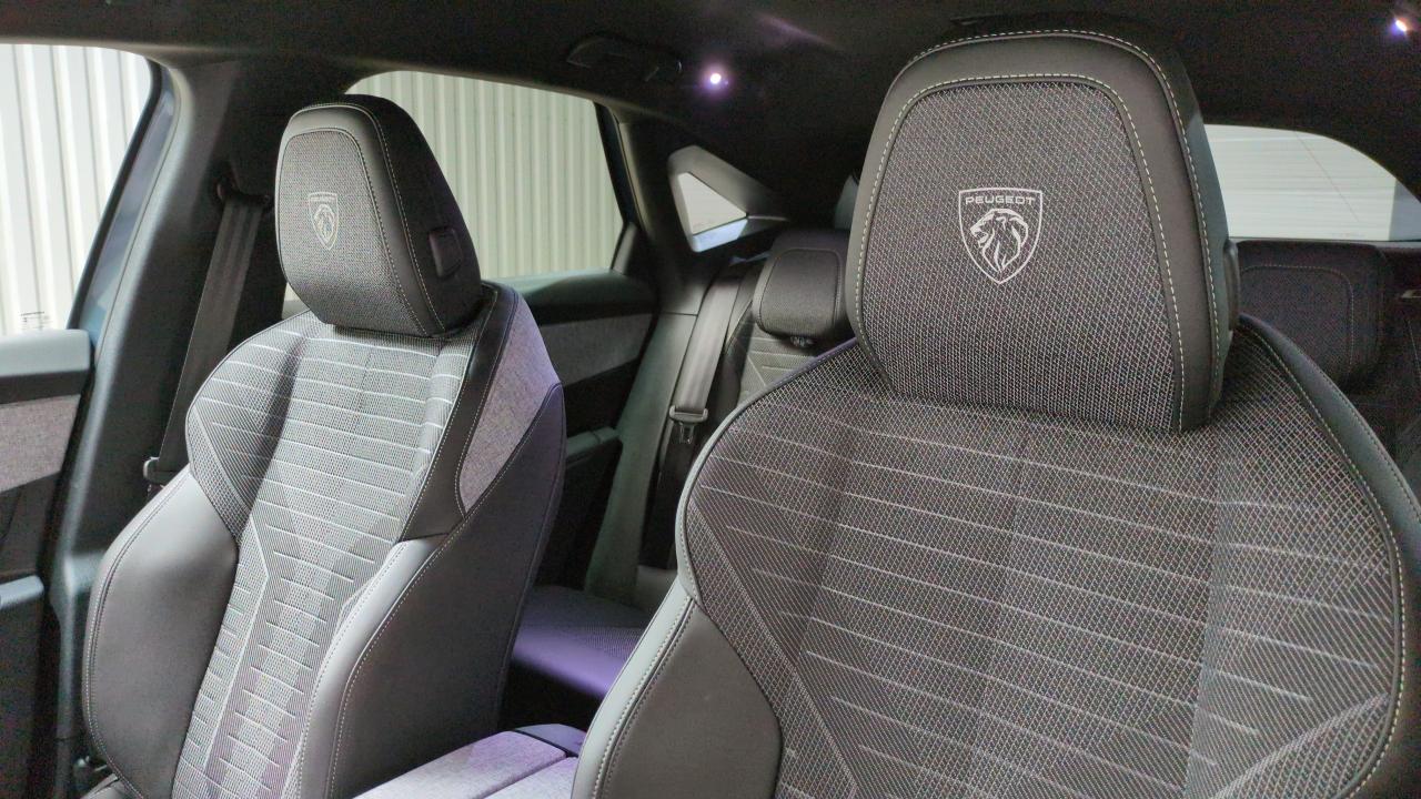 PEUGEOT 3008  HYBRID 136 E-DCS6 GT