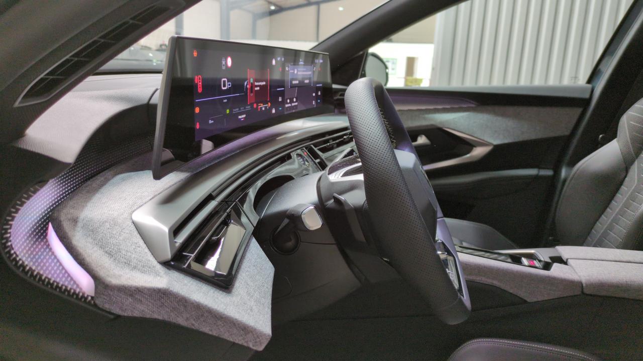 PEUGEOT 3008  HYBRID 136 E-DCS6 GT