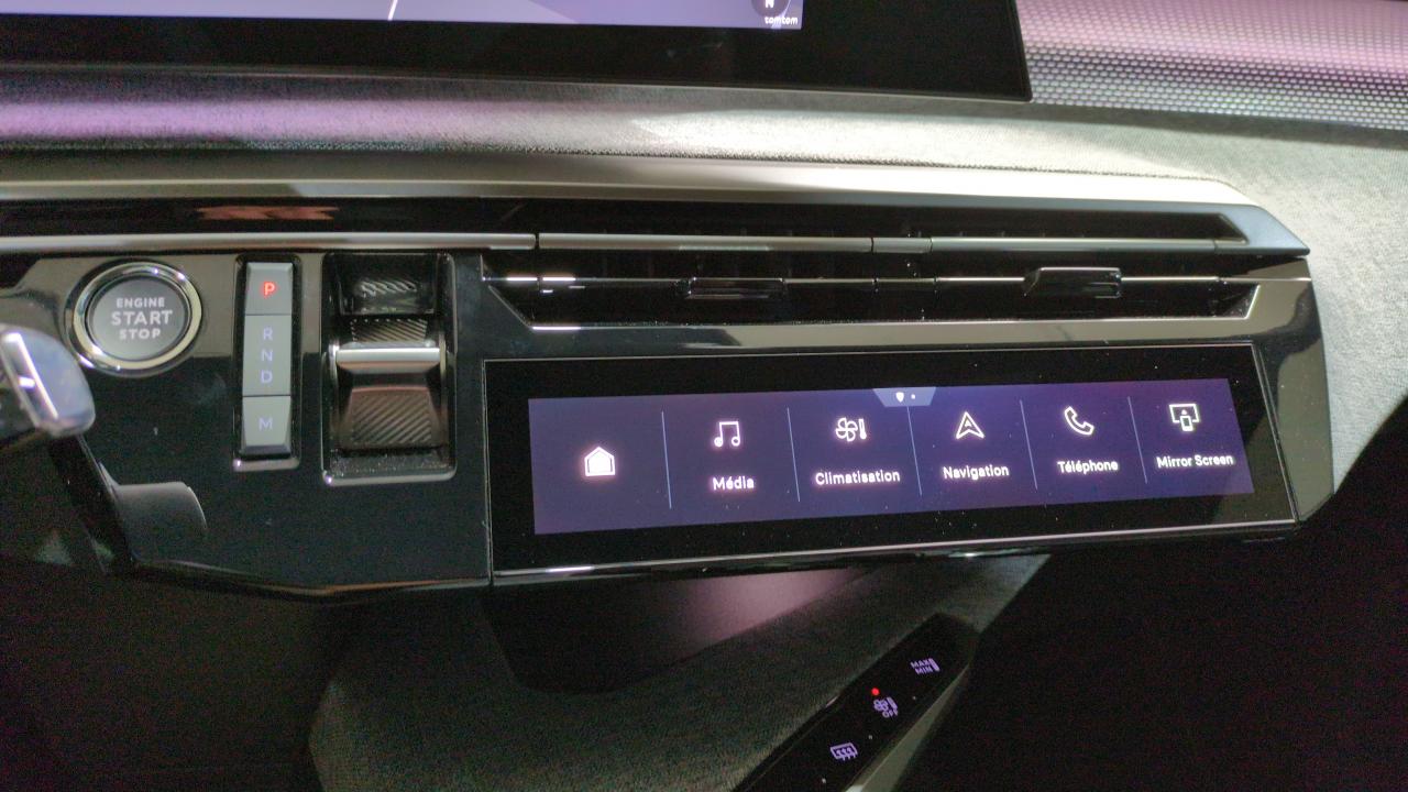 PEUGEOT 3008  HYBRID 136 E-DCS6 GT