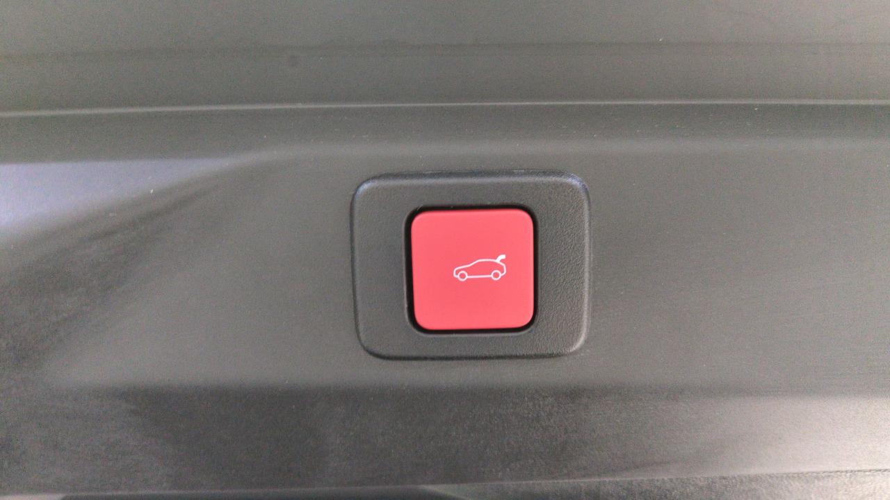 PEUGEOT 3008  HYBRID 136 E-DCS6 GT