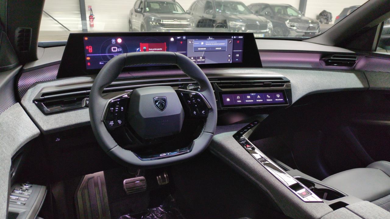 PEUGEOT 3008  HYBRID 136 E-DCS6 GT