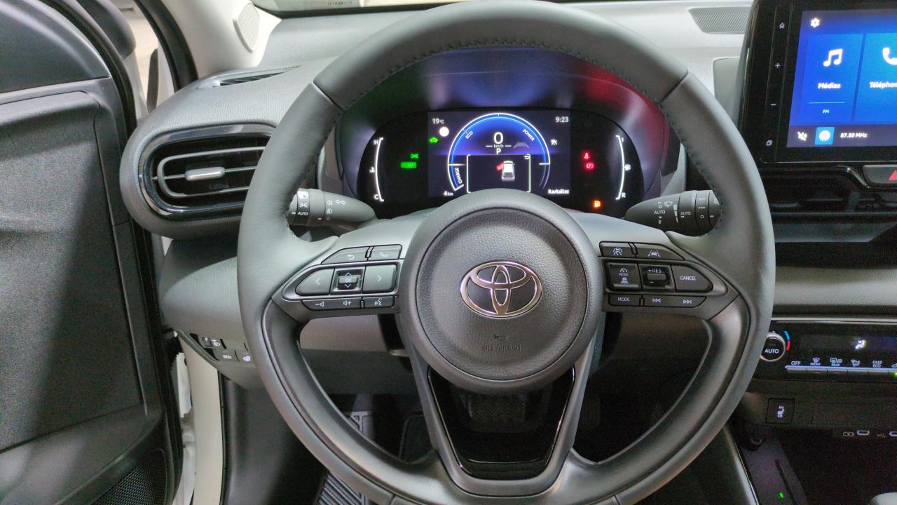 TOYOTA YARIS HYBRIDE HYBRIDE 116H DESIGN + SIEGES CHAUFFANTS + VOLANT CHAUFFANT