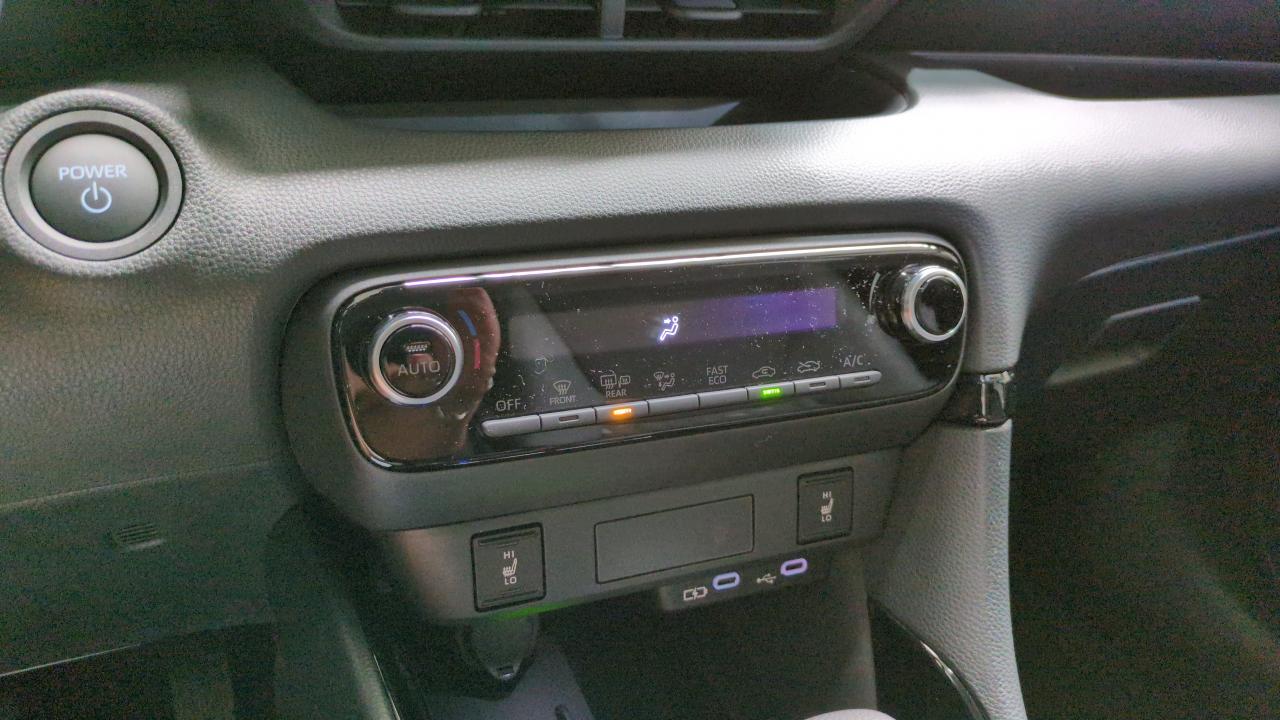 TOYOTA YARIS HYBRIDE HYBRIDE 116H DESIGN + SIEGES CHAUFFANTS + VOLANT CHAUFFANT