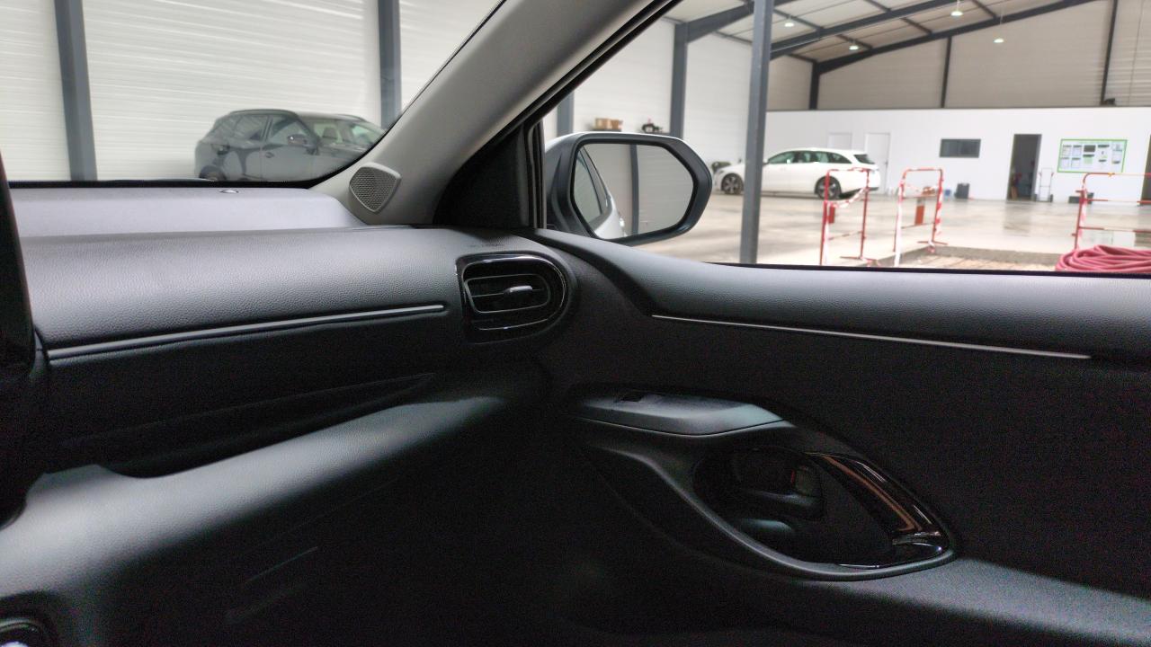 TOYOTA YARIS HYBRIDE HYBRIDE 116H DESIGN + SIEGES CHAUFFANTS + VOLANT CHAUFFANT