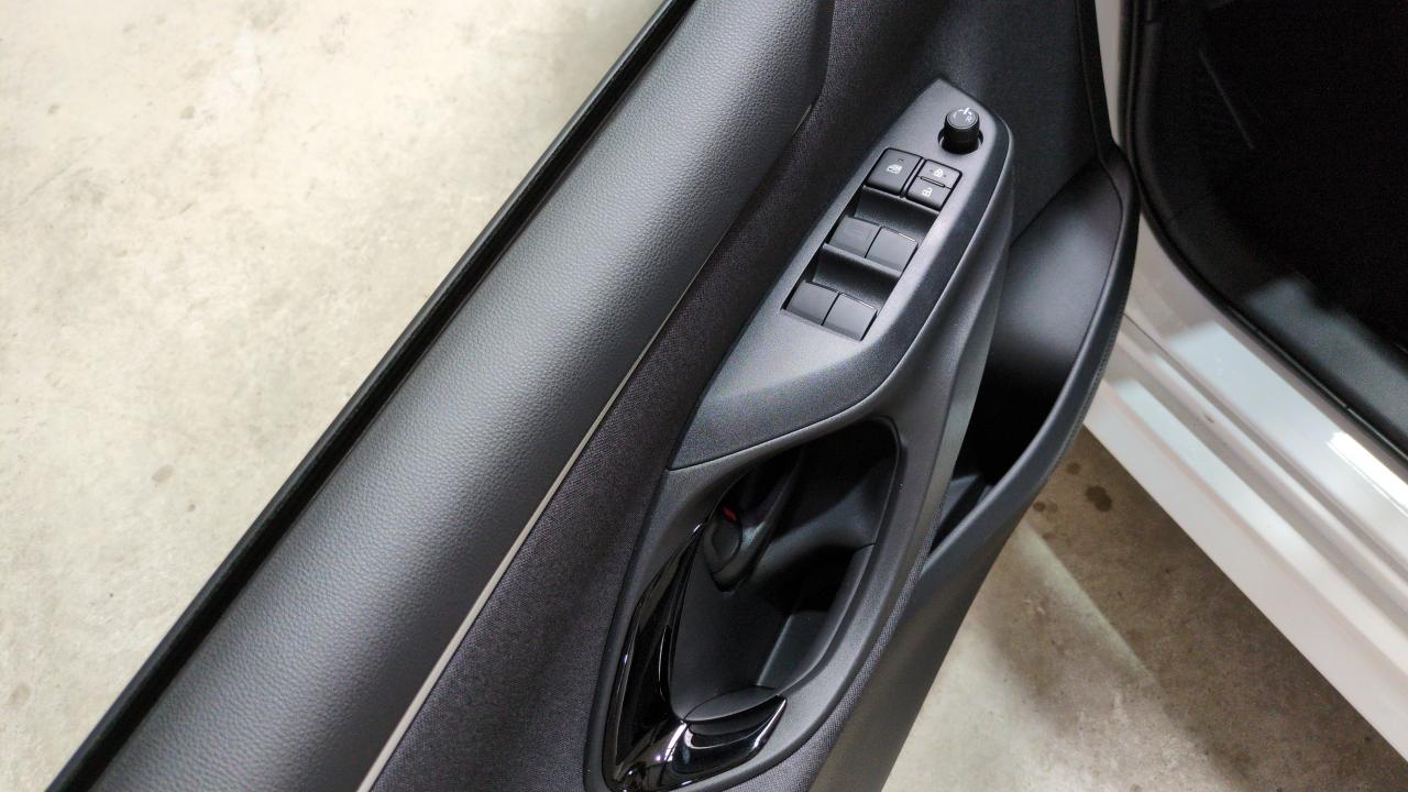 TOYOTA YARIS HYBRIDE HYBRIDE 116H DESIGN + SIEGES CHAUFFANTS + VOLANT CHAUFFANT
