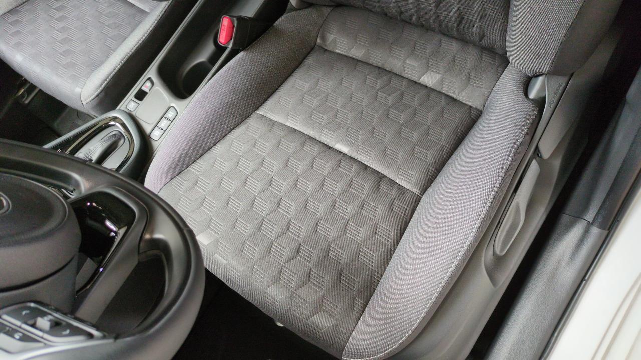 TOYOTA YARIS HYBRIDE HYBRIDE 116H DESIGN + SIEGES CHAUFFANTS + VOLANT CHAUFFANT