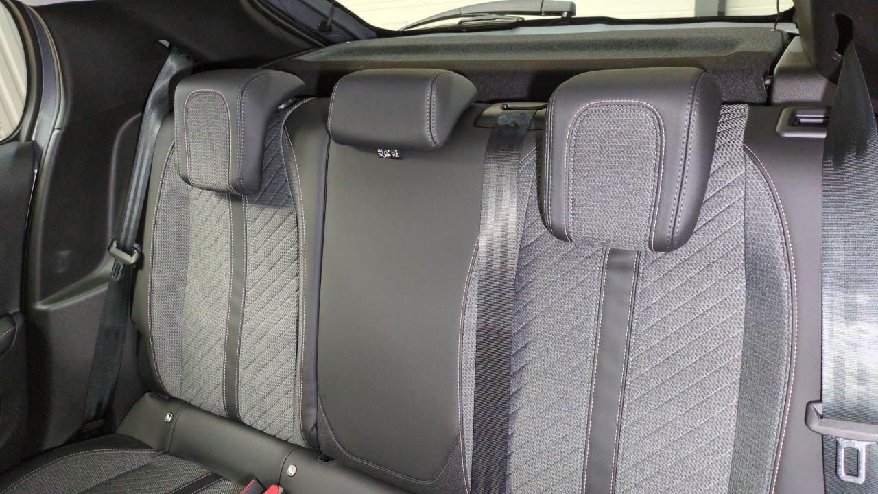 PEUGEOT 208 HYBRID 110 E-DCS6 ALLURE + ANGLES MORTS + NAVI