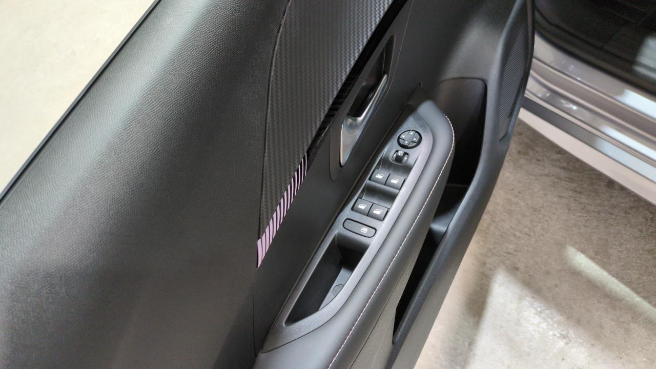 PEUGEOT 208 HYBRID 110 E-DCS6 ALLURE + ANGLES MORTS + NAVI