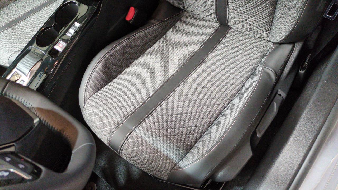 PEUGEOT 208 HYBRID 110 E-DCS6 ALLURE + ANGLES MORTS + NAVI