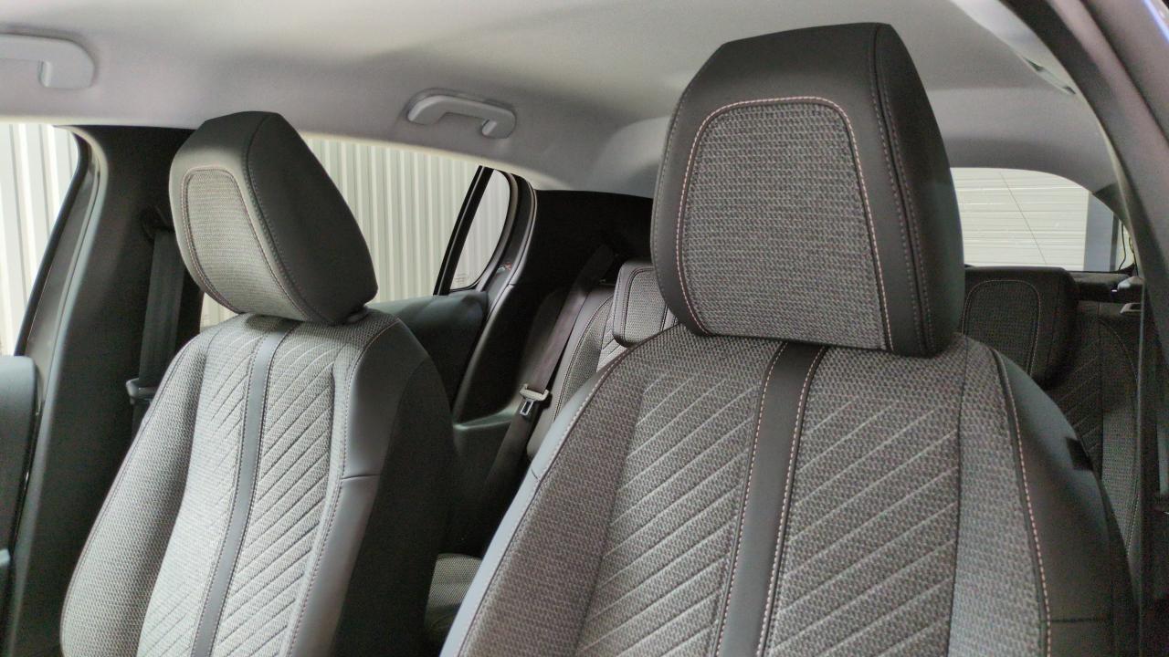 PEUGEOT 208 HYBRID 110 E-DCS6 ALLURE + ANGLES MORTS + NAVI