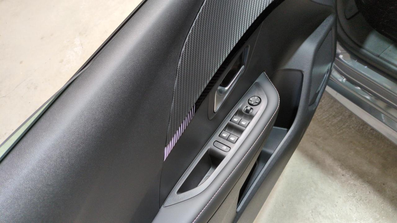 PEUGEOT 208 HYBRID 110 E-DCS6 ALLURE + ANGLES MORTS + NAVI