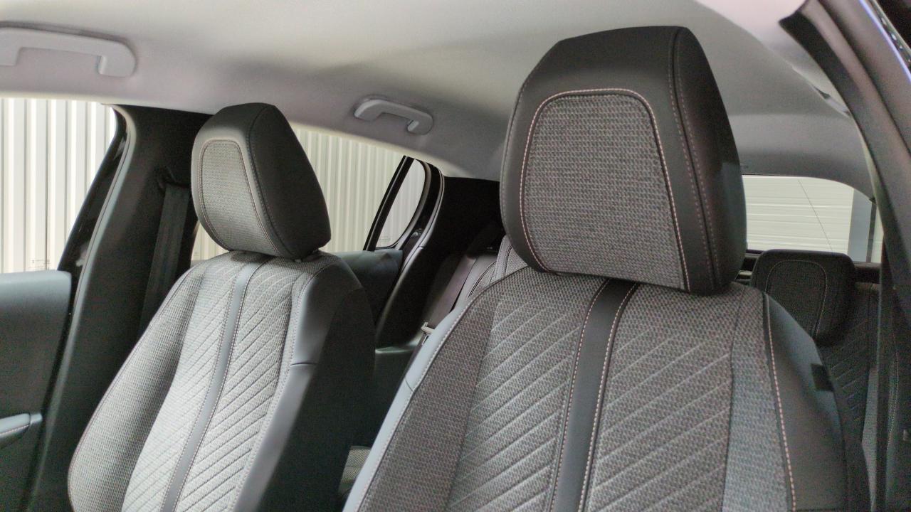 PEUGEOT 208 HYBRID 110 E-DCS6 ALLURE + ANGLES MORTS + NAVI