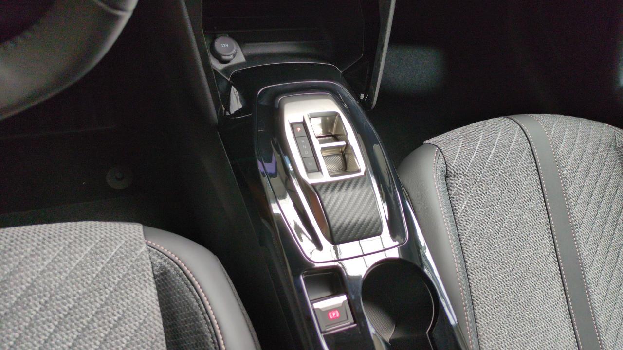 PEUGEOT 208 HYBRID 110 E-DCS6 ALLURE + ANGLES MORTS + NAVI
