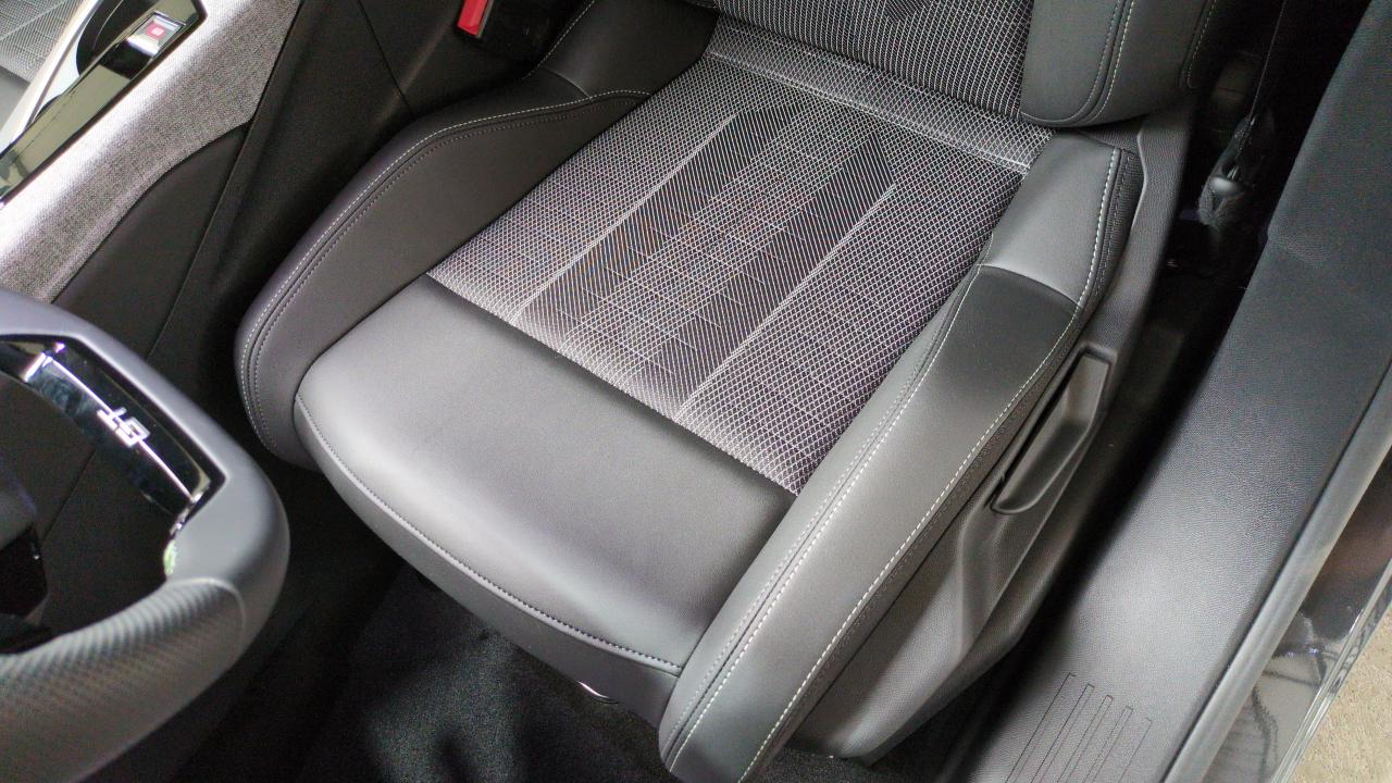 PEUGEOT 3008  HYBRID 145 E-DCS6 GT