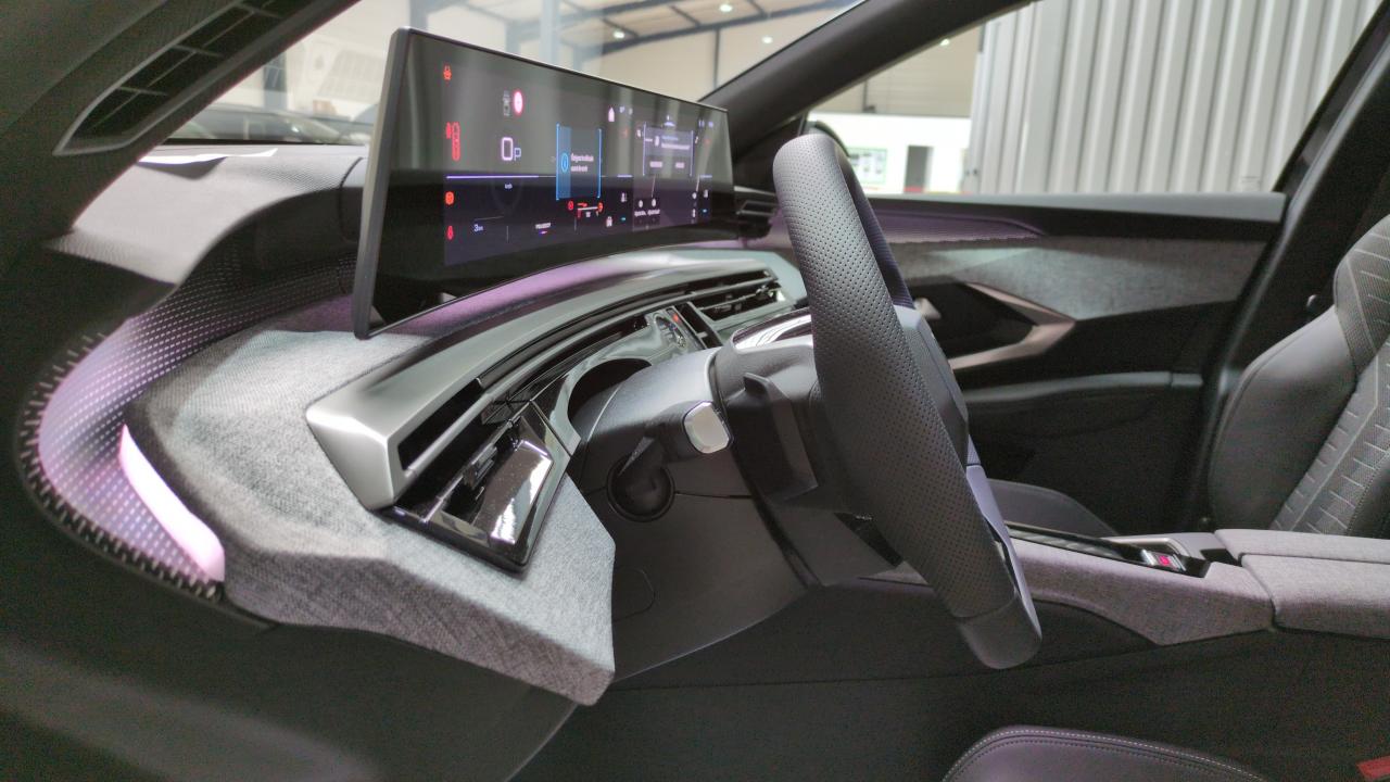 PEUGEOT 3008  HYBRID 145 E-DCS6 GT