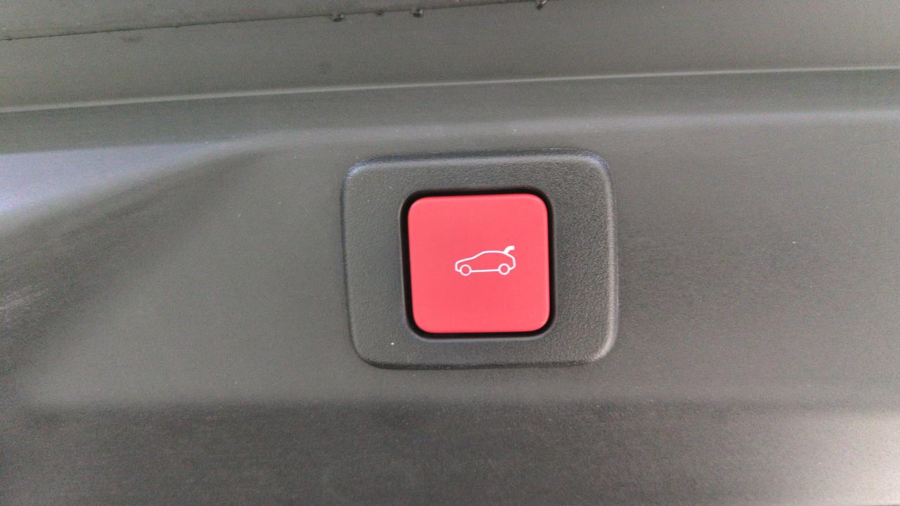 PEUGEOT 3008  HYBRID 145 E-DCS6 GT