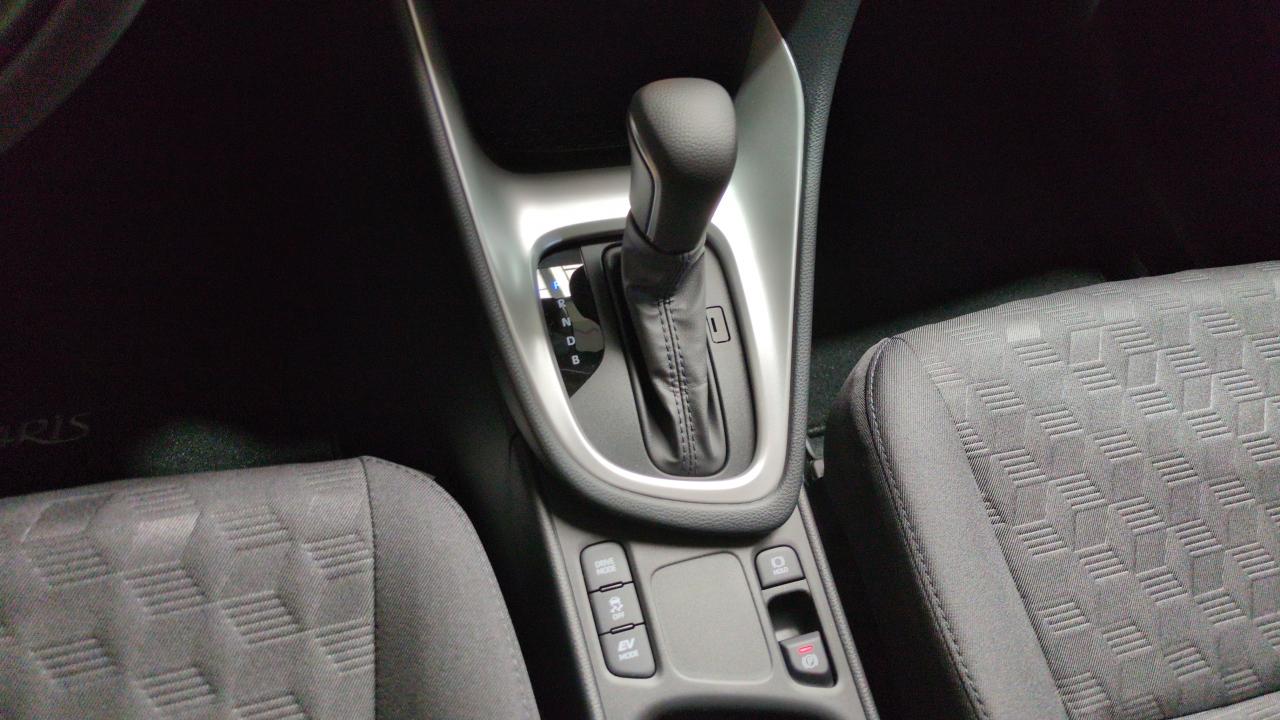 TOYOTA YARIS HYBRIDE HYBRIDE 116H DYNAMIC + JANTES 15