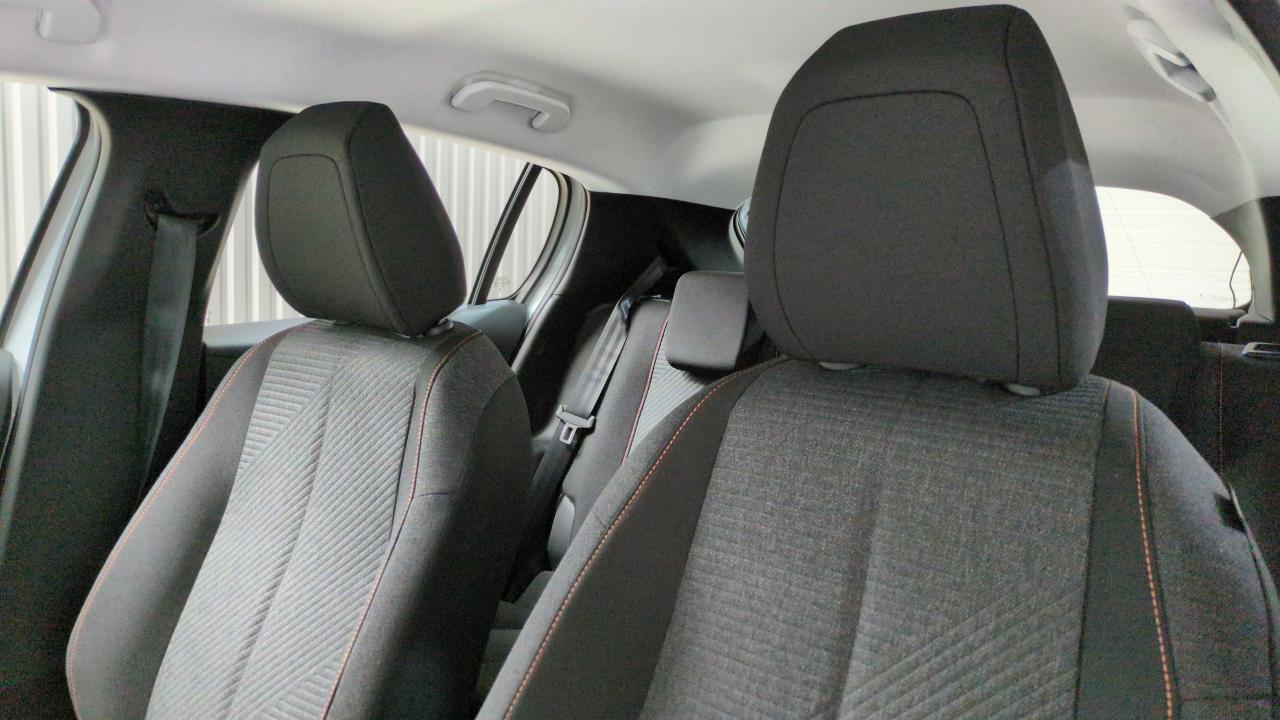 PEUGEOT 208 HYBRID 100 E-DCS6 STYLE