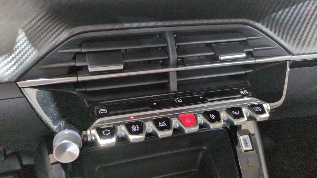 PEUGEOT 208 HYBRID 100 E-DCS6 STYLE