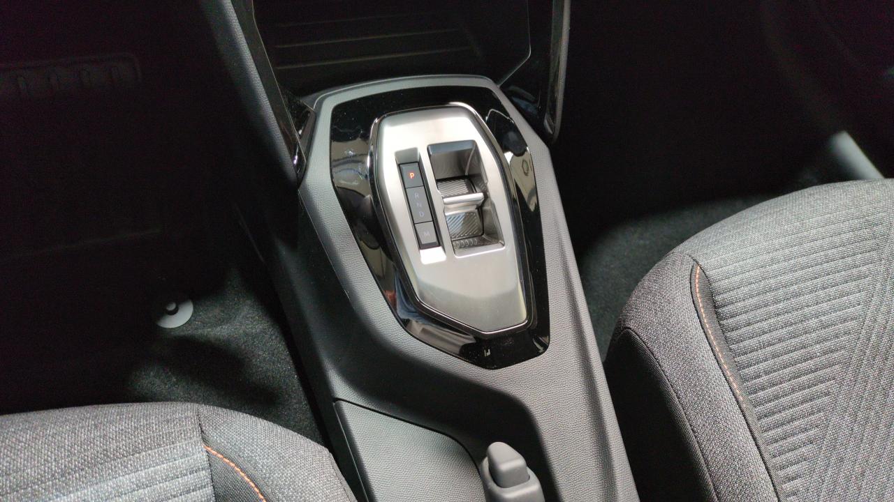 PEUGEOT 208 HYBRID 100 E-DCS6 STYLE